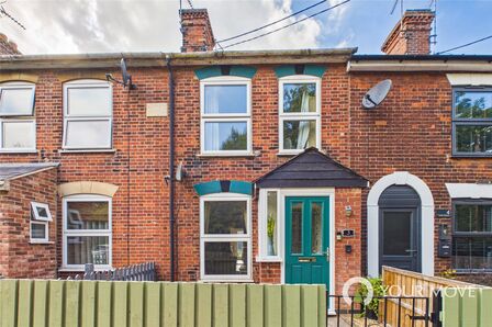 3 bedroom Mid Terrace House for sale