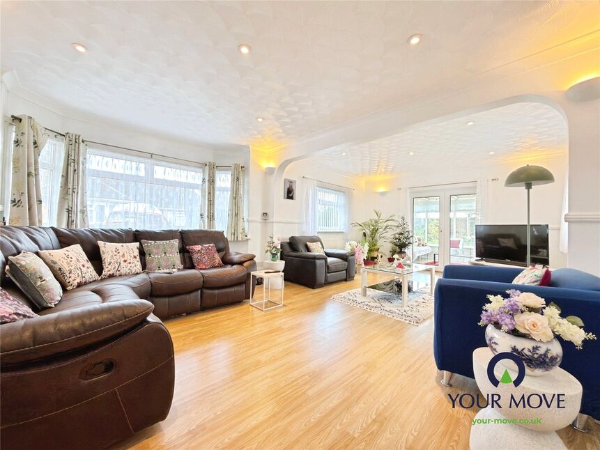 Lounge / Dining Area