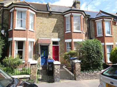 Alexandra Road, 3 bedroom Mid Terrace House to rent, £1,300 pcm