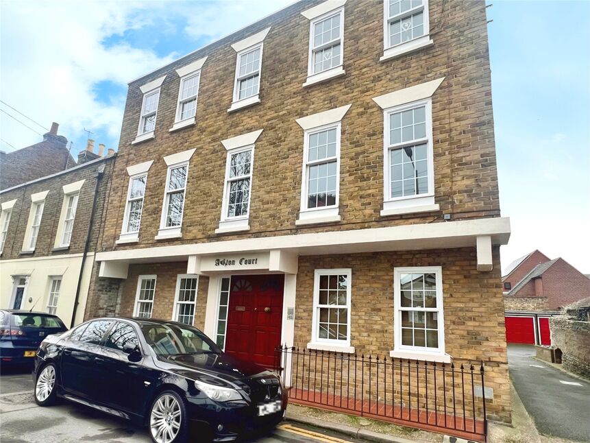 Main image of 1 bedroom  Flat to rent, High Street, St. Peters, Kent, CT10