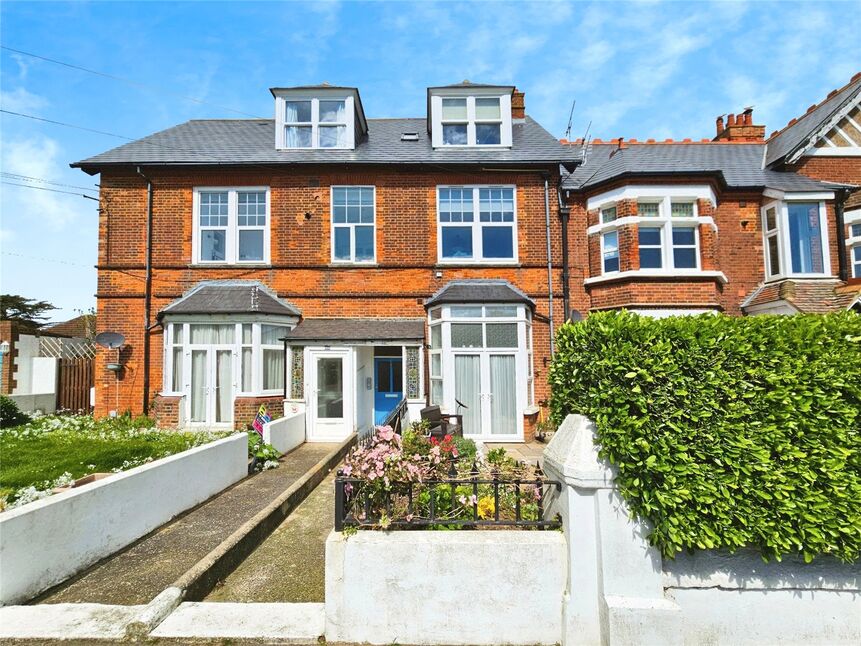 Main image of 2 bedroom Flat for sale, Seapoint Road, Broadstairs, Kent, CT10
