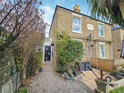 2 bedroom Semi Detached Property for sale