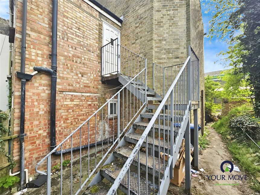 External Stairs To:- First Floor Flat 2