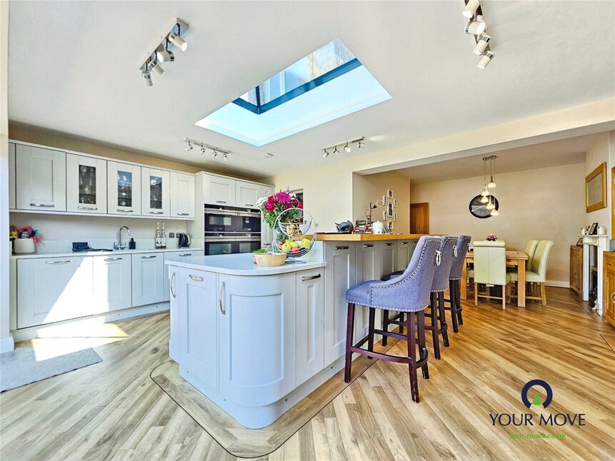 Kitchen / Breakfast Area
