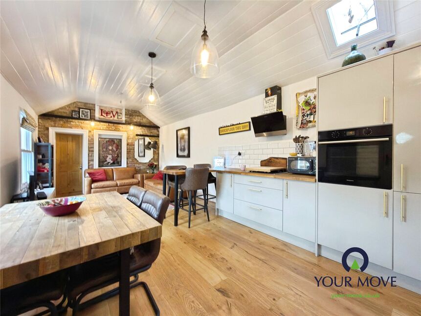 Kitchen / Living Room