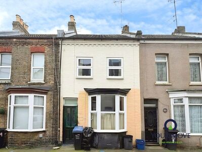 2 bedroom Mid Terrace House for sale