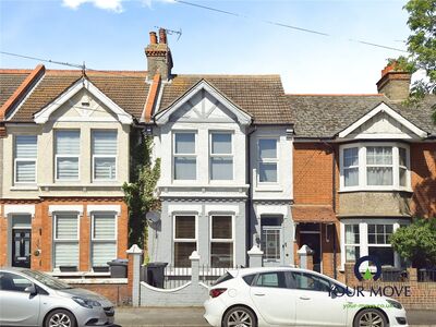 3 bedroom Mid Terrace House for sale