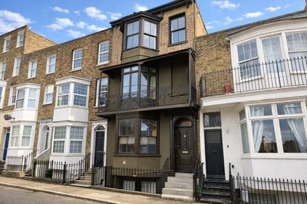 Rose Hill, 5 bedroom Mid Terrace House for sale, &pound;595,000