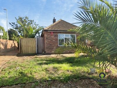 Vicarage Street, 2 bedroom Detached Bungalow for sale, &pound;390,000