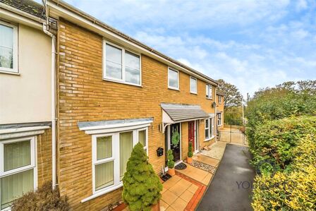 3 bedroom Mid Terrace House for sale