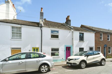 Upper Gardner Street, 3 bedroom Mid Terrace House for sale, &pound;475,000