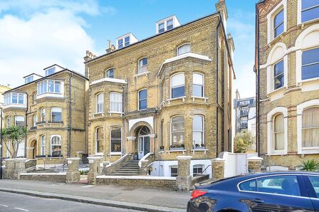 Second Avenue, 2 bedroom  Flat to rent, £1,650 pcm