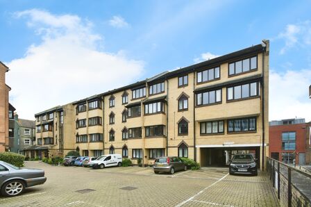 Bread Street, 1 bedroom  Flat for sale, £130,000