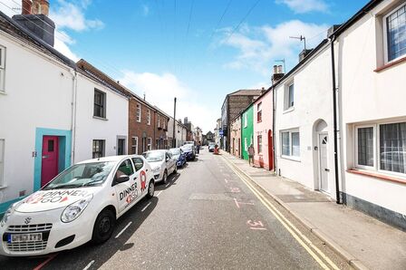 Upper Gardner Street, 2 bedroom Mid Terrace House for sale, £590,000