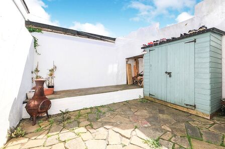 Upper Gardner Street, 2 bedroom Mid Terrace House for sale, £580,000