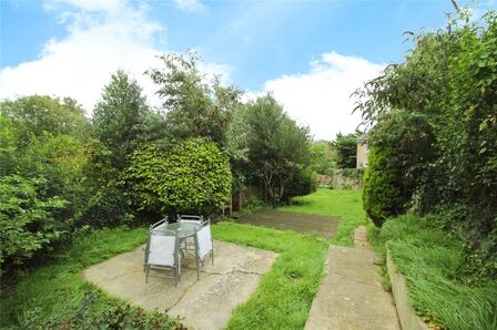 Truleigh Close, 3 bedroom Mid Terrace House to rent, £1,850 pcm