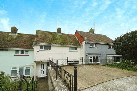 Truleigh Close, 3 bedroom Mid Terrace House to rent, £1,700 pcm