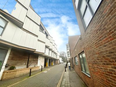 Francis Street, 1 bedroom  Flat to rent, £1,400 pcm