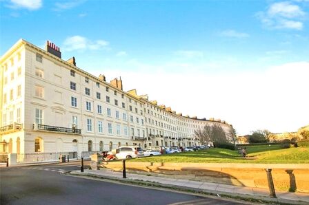 Adelaide Crescent, 1 bedroom  Room to rent, £750 pcm