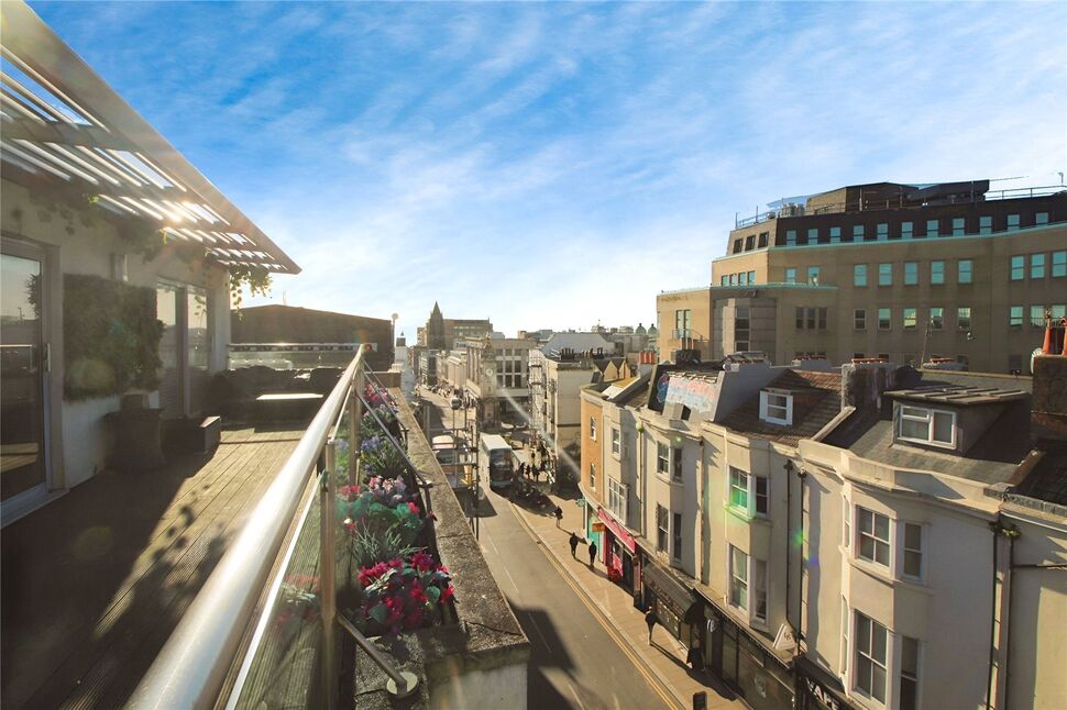 Main image of 2 bedroom Flat for sale, Queens Road, Brighton, East Sussex, BN1