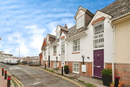 St. Nicholas Road, 3 bedroom Mid Terrace House for sale, £625,000
