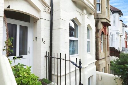 Rugby Place, 3 bedroom  Flat to rent, £1,750 pcm