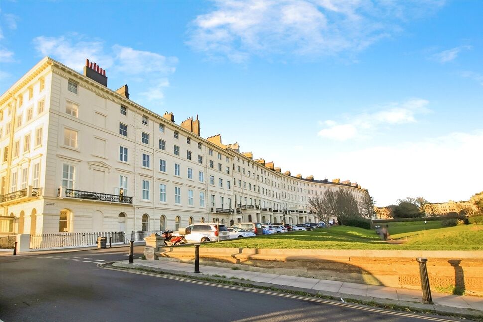 Main image of  Flat to rent, Adelaide Crescent, Hove, East Sussex, BN3