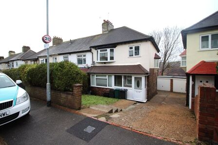 1 bedroom  Room to rent