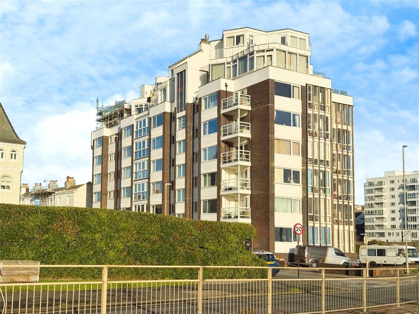 2 bedroom Flat for sale