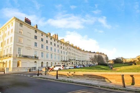 Adelaide Crescent, 1 bedroom  Flat to rent, £1,200 pcm