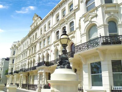 Church Road, 2 bedroom  Flat to rent, &pound;1,325 pcm