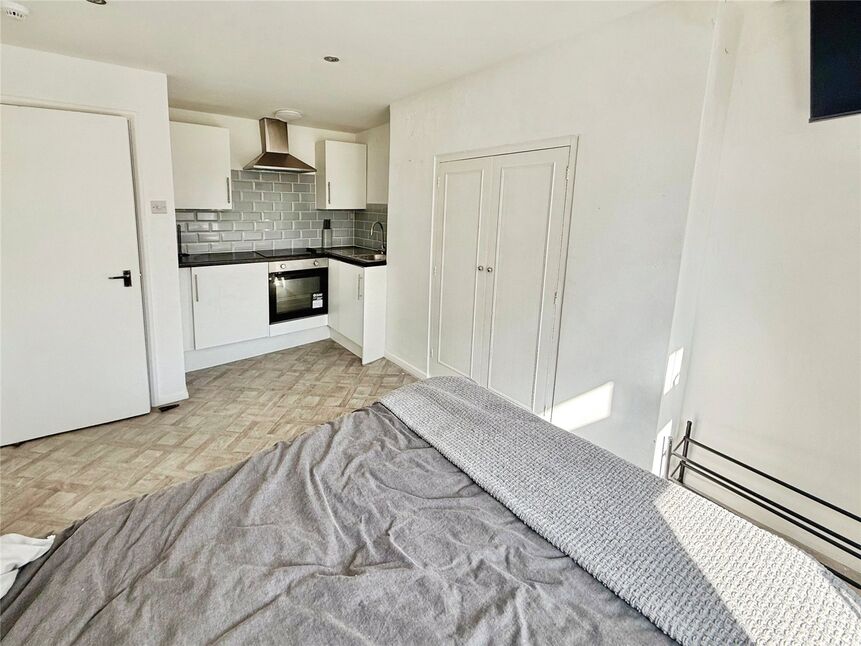 Main image of 1 bedroom Flat to rent, Oriental Place, Brighton, East Sussex, BN1