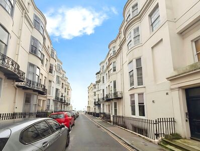 Atlingworth Street, 2 bedroom Flat to rent, &pound;1,700 pcm