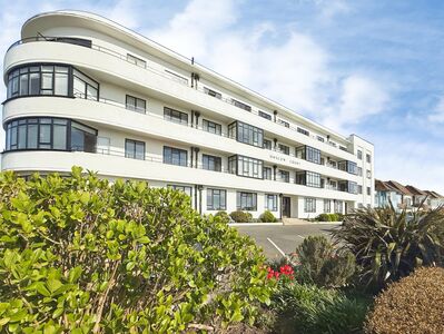 3 bedroom Flat for sale