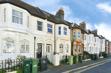 3 bedroom Flat for sale