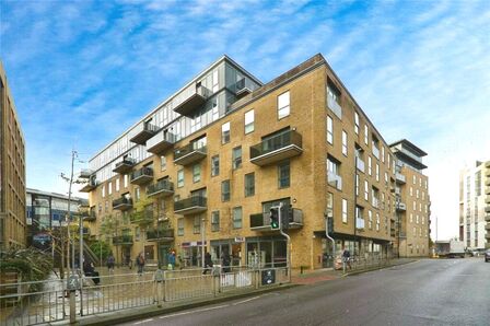 Fleet Street, 2 bedroom Flat to rent, &pound;1,800 pcm