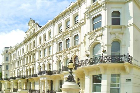 Church Road, 1 bedroom Flat to rent, &pound;1,100 pcm
