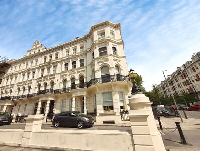 Church Road, 1 bedroom Flat to rent, &pound;1,100 pcm