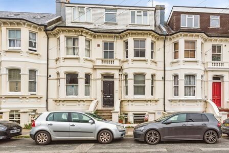 Seafield Road, 2 bedroom Flat for sale, &pound;500,000