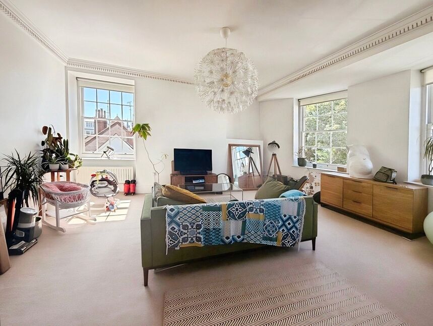 Living Room / kitchen