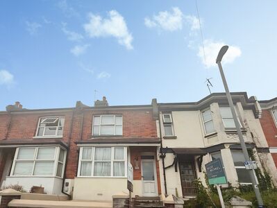 Ewhurst Road, 4 bedroom Mid Terrace Flat to rent, &pound;2,100 pcm