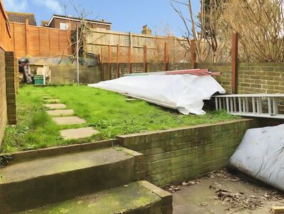 Ewhurst Road, 4 bedroom Mid Terrace Flat to rent, &pound;2,100 pcm