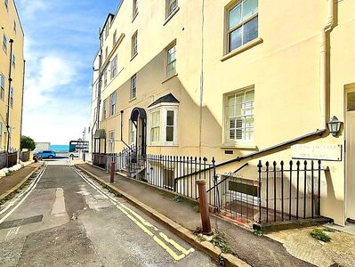 Marine Parade, 2 bedroom Flat for sale, &pound;280,000