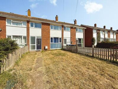 2 bedroom Mid Terrace House for sale