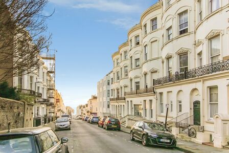 Norfolk Terrace, 1 bedroom Flat to rent, &pound;1,400 pcm
