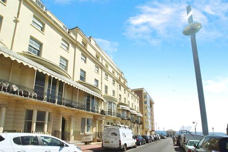 Regency Square, 3 bedroom Flat to rent, &pound;2,200 pcm