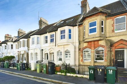 3 bedroom Flat for sale