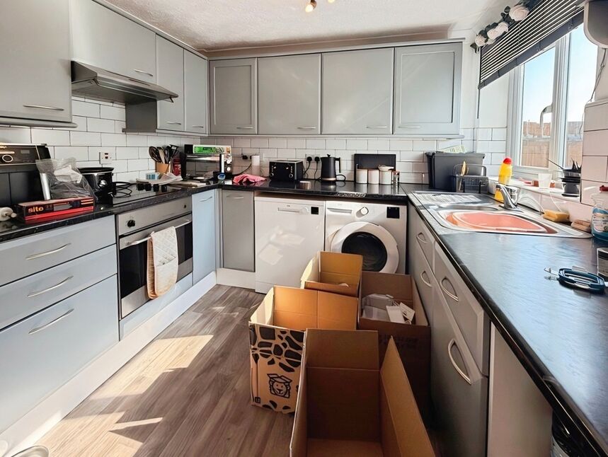 Kitchen / Breakfast area