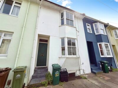 Southampton Street, 3 bedroom Mid Terrace House to rent, &pound;1,750 pcm