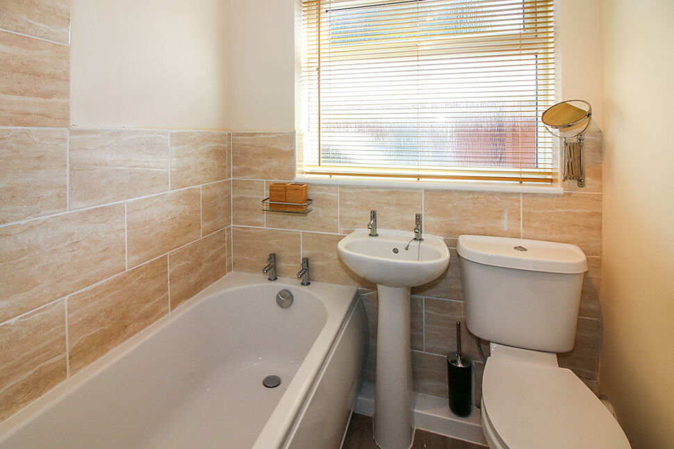 Family Bathroom / WC